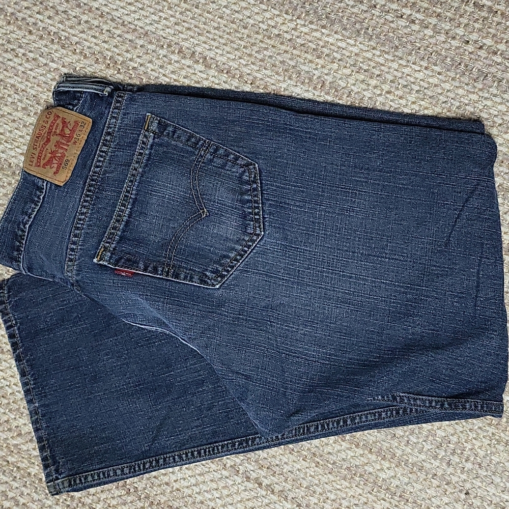 Levis 569 fit, like new!